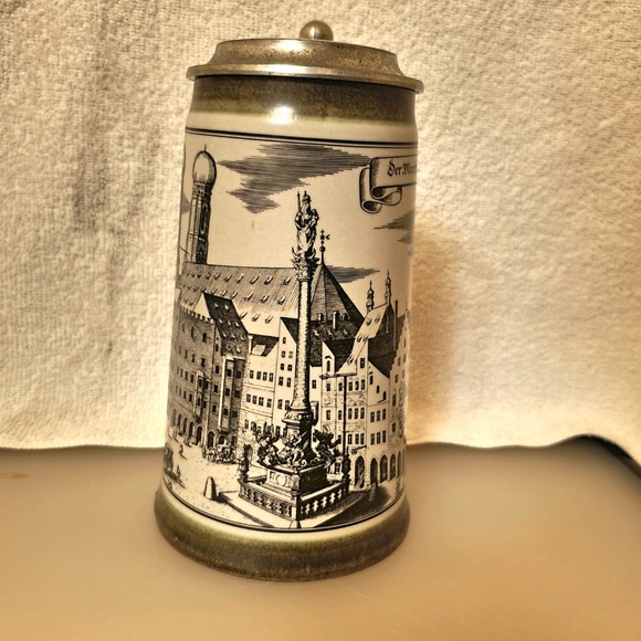 Authentic German Stoneware Beer Stein with hinged pewter lid- Post 1949 - Picture 2 of 8